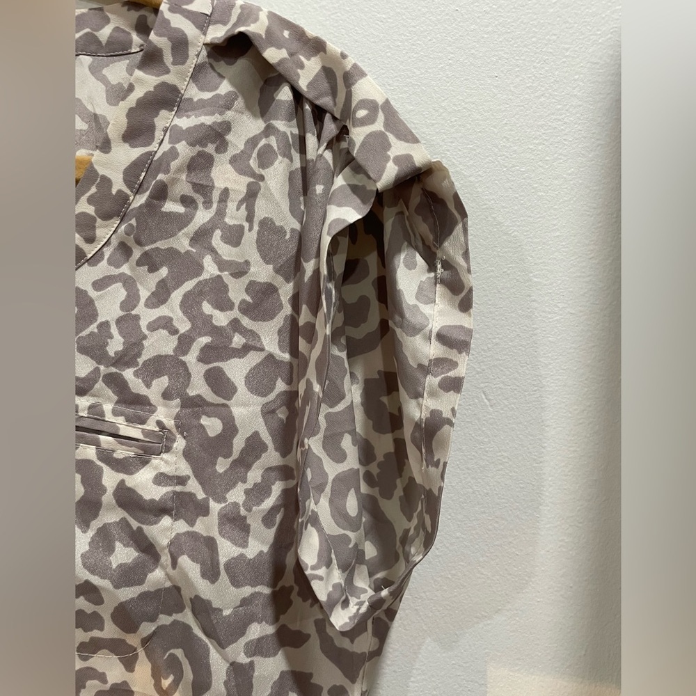 Ann Taylor LOFT Women's Animal Print Blouse - Cream and Gray - Picture 6 of 7